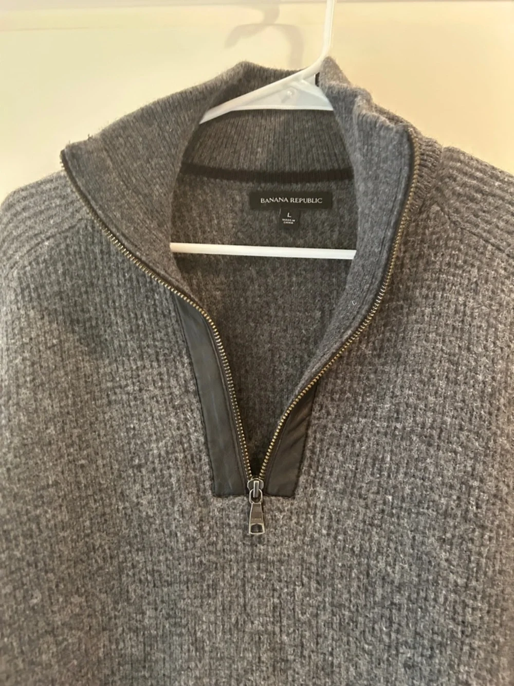 Banana Republic Merino Extra Fine Wool Ribbed sweater Zip Neck w/leather trim  L